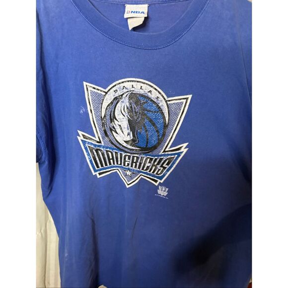 Vintage Dallas Mavericks Graphic TShirt - Picture 3 of 7